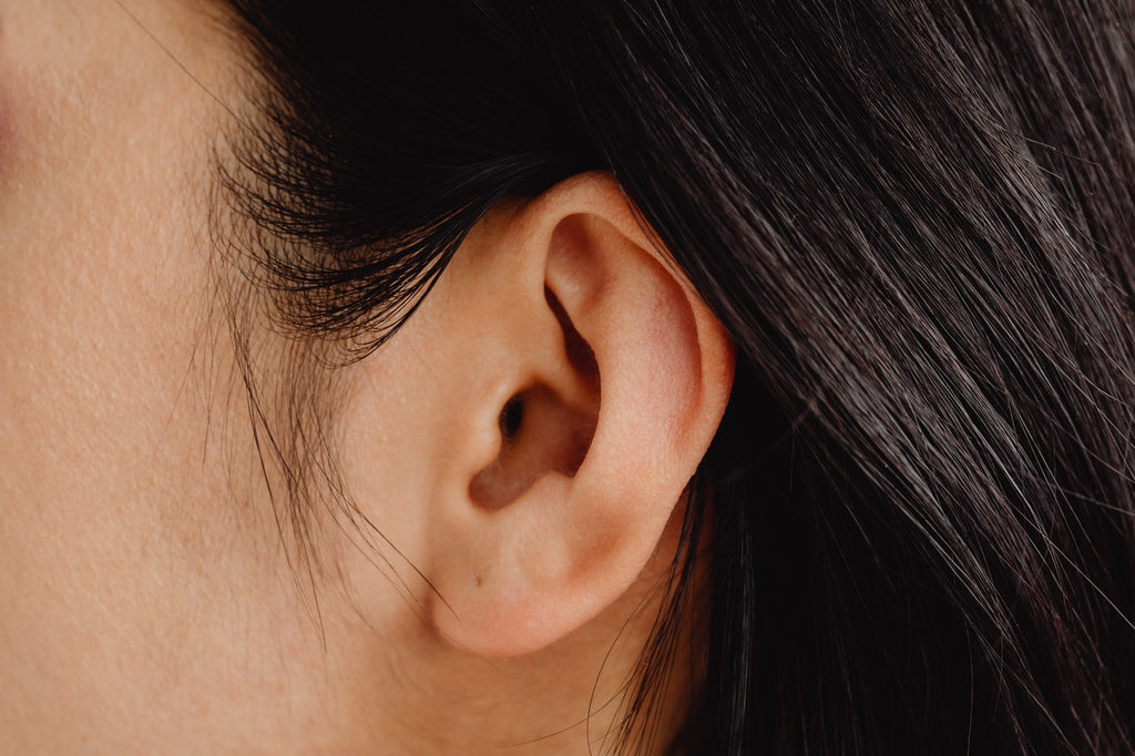 What Does It Mean When Your Earlobe Itches?